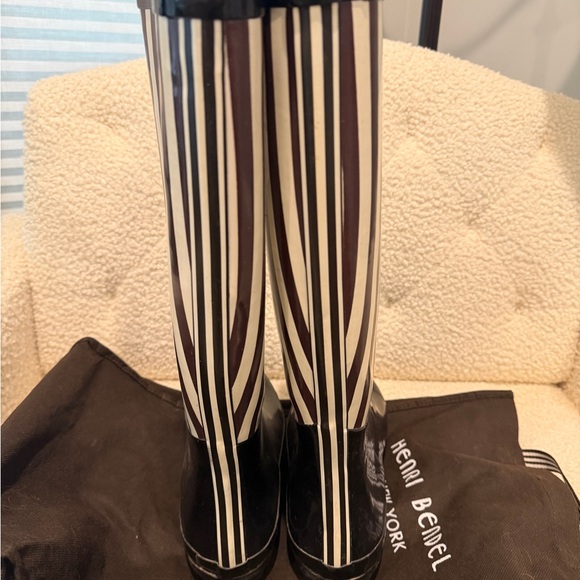 HENRI BENDEL Signature Stripe Rain Galoshes-Size 9 - Picture 4 of 8
